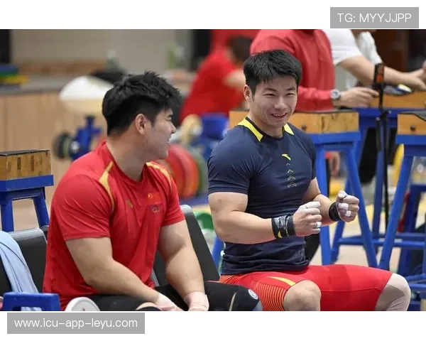 举重俱乐部组织家长公开课增强透明管理，举重活动